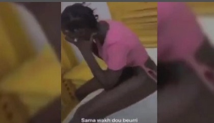 Horny Naija teens nacking themselves in a hotel room