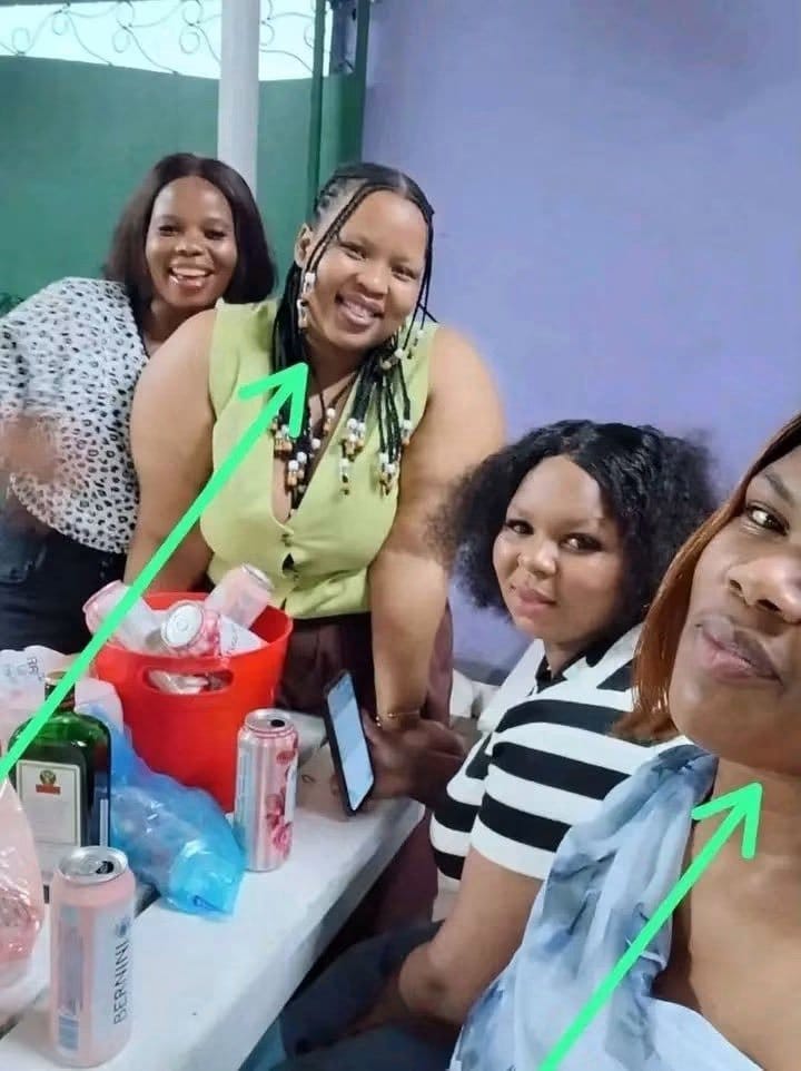 South African Zulu Ladies Eating Pussy In The Toilet